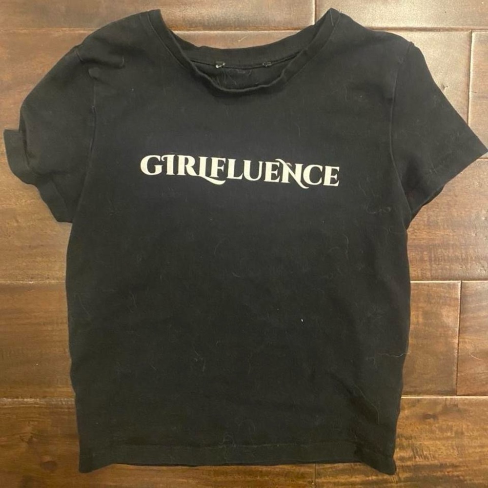 Black Fitted Short Sleeve Tee with GIRLFLUENCE Print